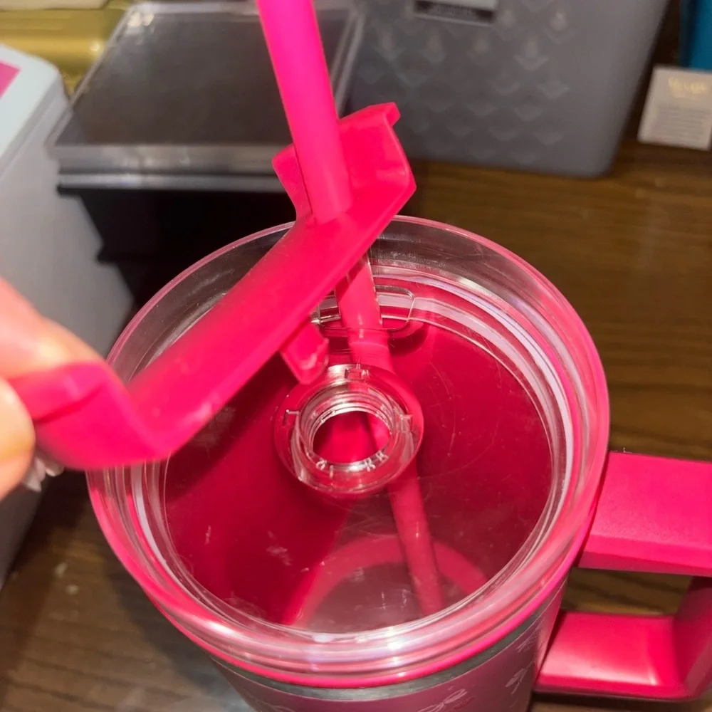 🎀 40oz Pink Bows Tumbler